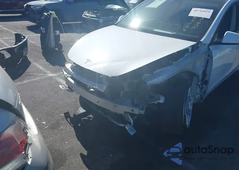 2022 Tesla Model Y Long Range Dual Motor All-Wheel Drive from USA, damaged, VIN 7SAYGAEE5NF493968